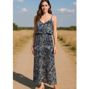 White House Black Market Zip-Back Maxi Dress – Sleek & Chic!